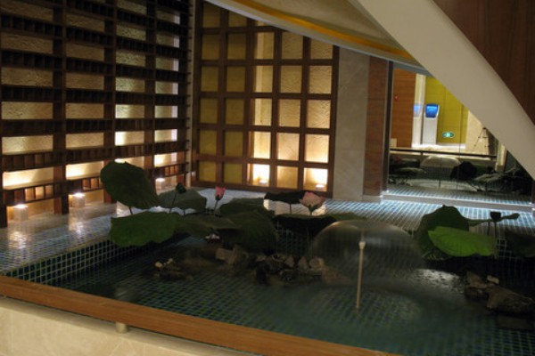 武汉路精油按摩推荐:高品质养生享受(武汉南京路按摩快餐)